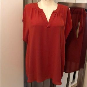 Roz & Ali pumpkin spice colored short sleeve tunic